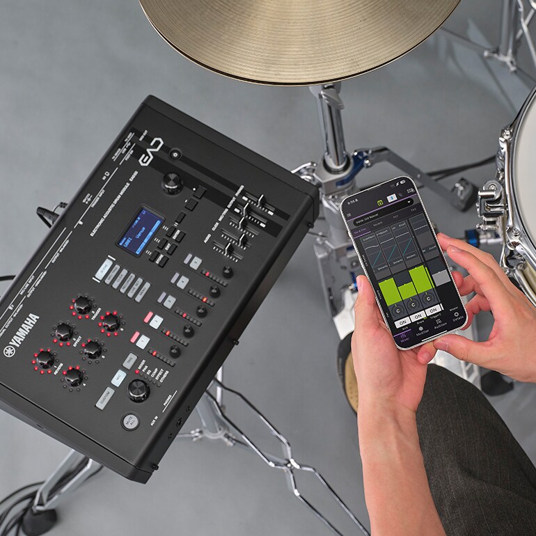 Scena pokazująca obsługę EAD50 za pomocą dedykowanej aplikacji