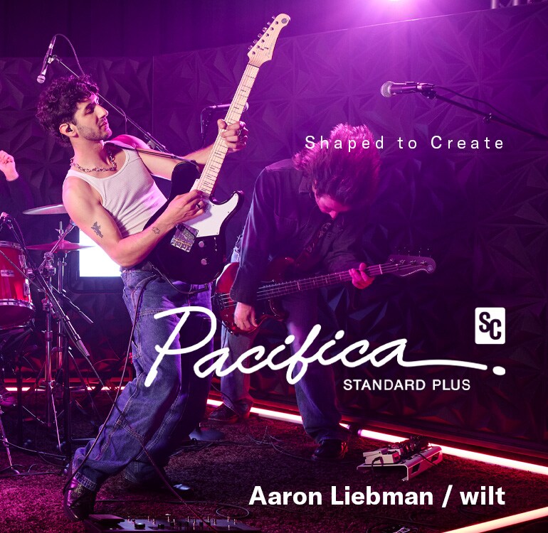 wilt / Aaron Liebman podczas występu na scenie z gitarą Pacifica SC Standard Plus (PACS+11SM BL)