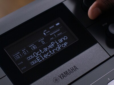 PSR-E583, Obraz wyróżniający centralny ekran