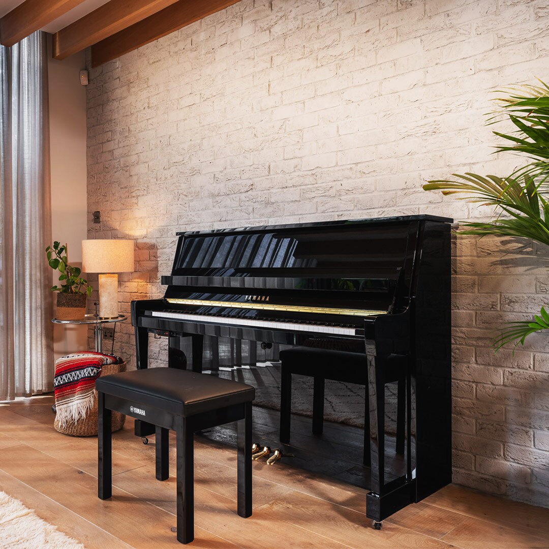 Pianino B10 ustawione w salonie